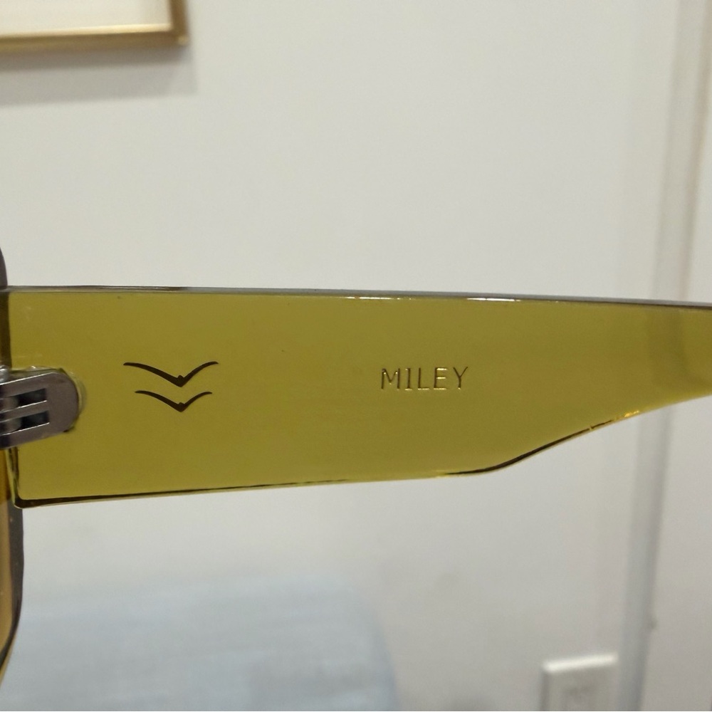 I-SEA Miley Polarized Sunglasses in Lime/Smoke - Picture 4 of 9